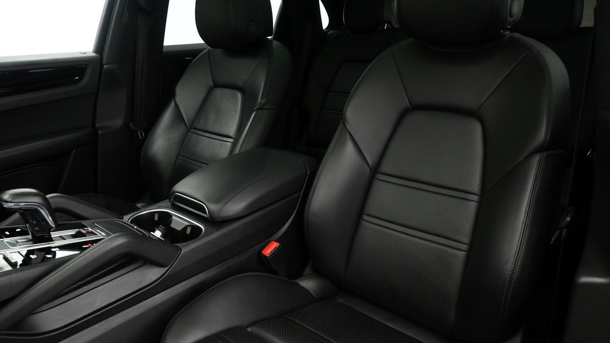 Porsche Cayenne Image 4