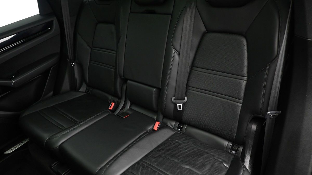 Porsche Cayenne Image 5