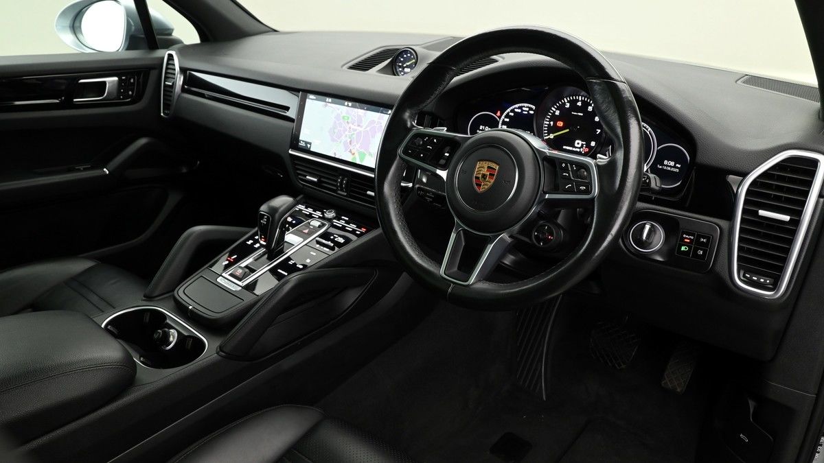 Porsche Cayenne Image 3