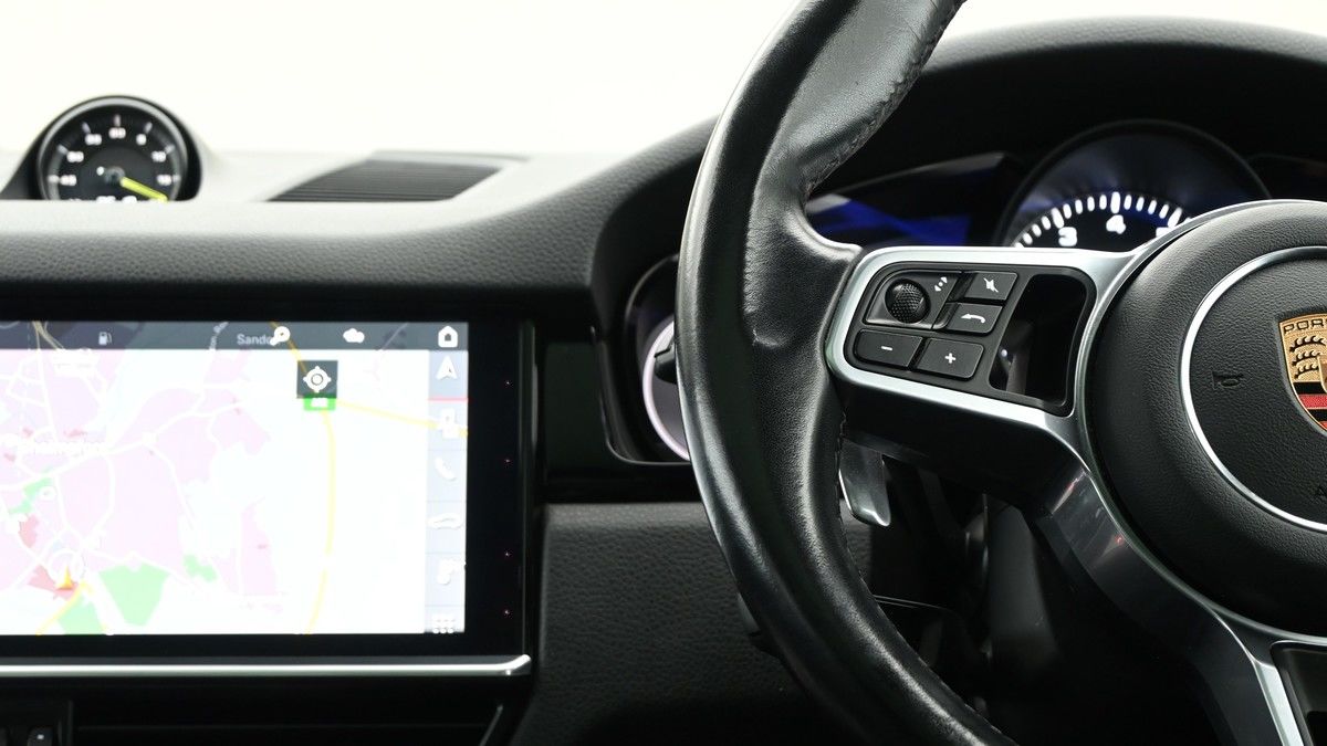 Porsche Cayenne Image 15