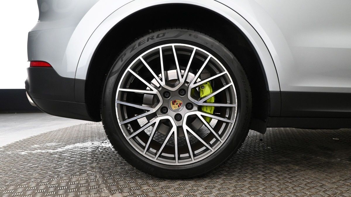 Porsche Cayenne Image 9