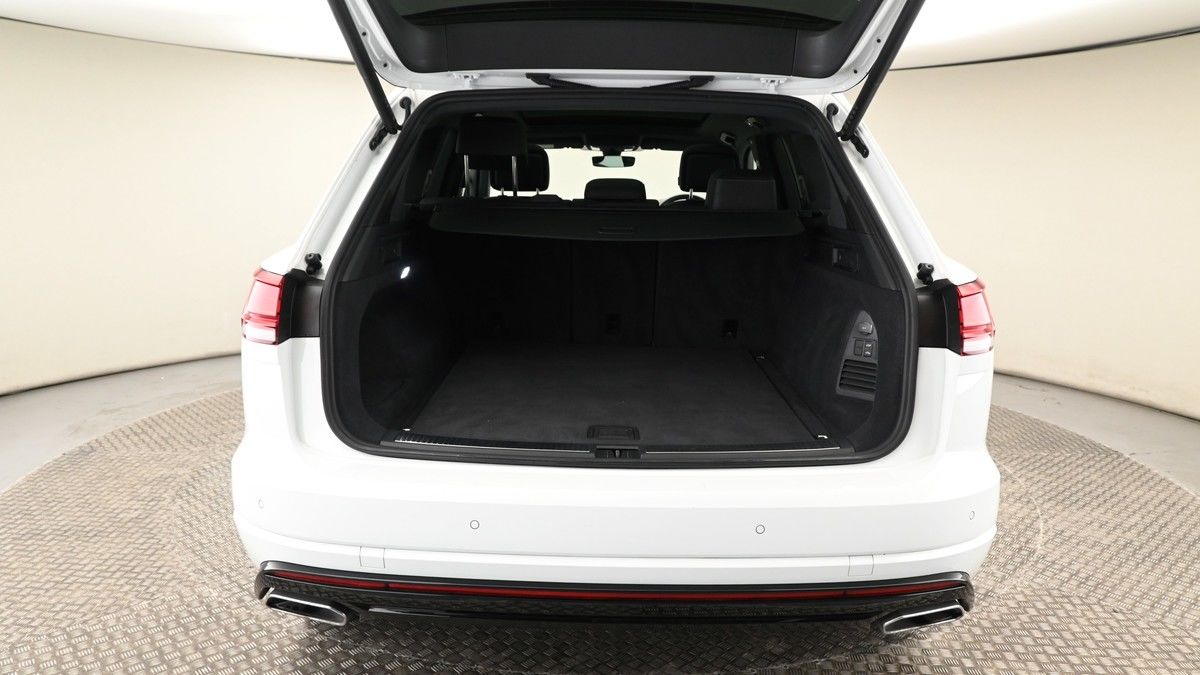 Volkswagen Touareg Image 10