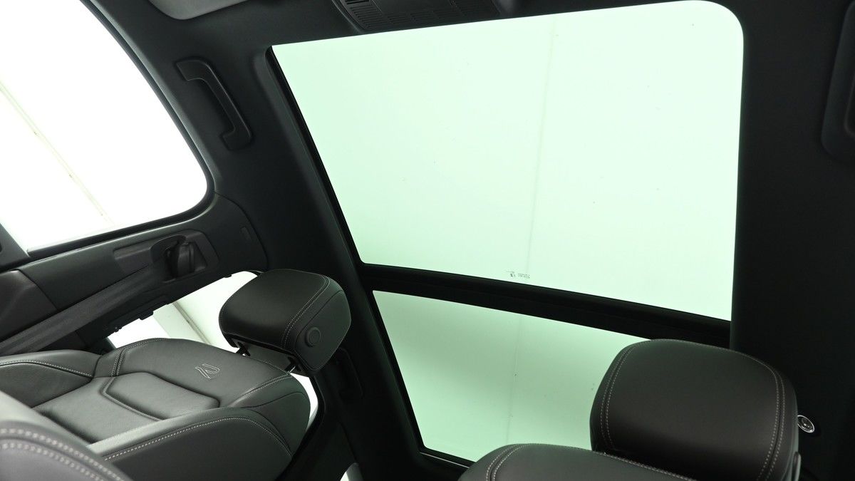Volkswagen Touareg Image 2