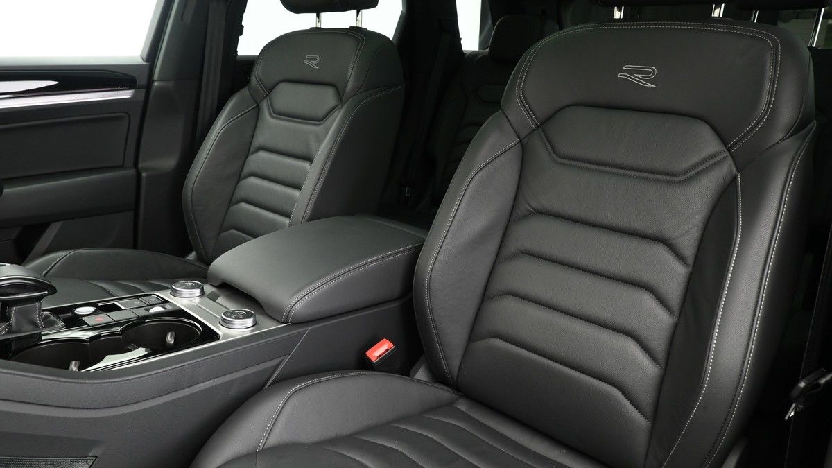 Volkswagen Touareg Image 4