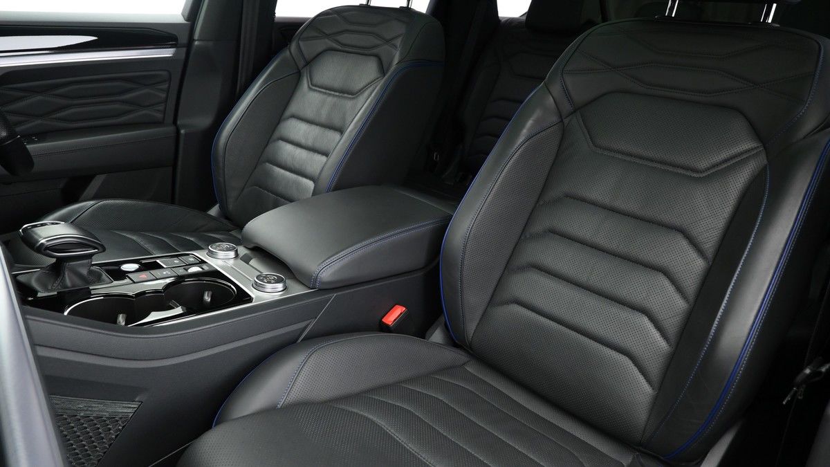 Volkswagen Touareg Image 4