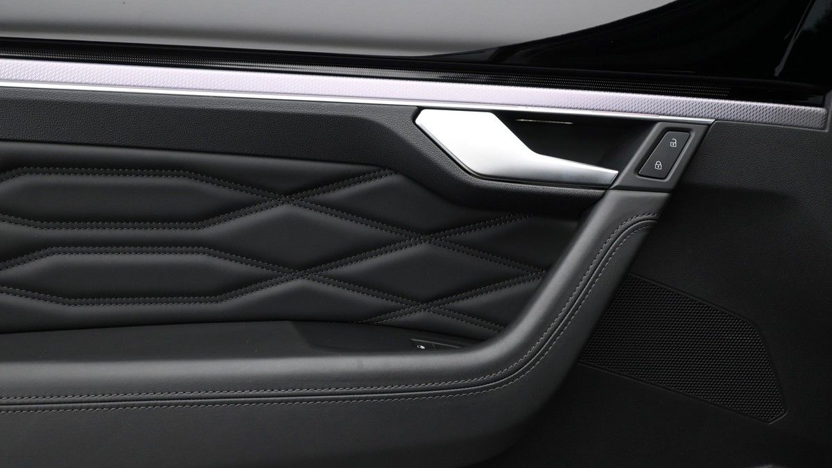 Volkswagen Touareg Image 13