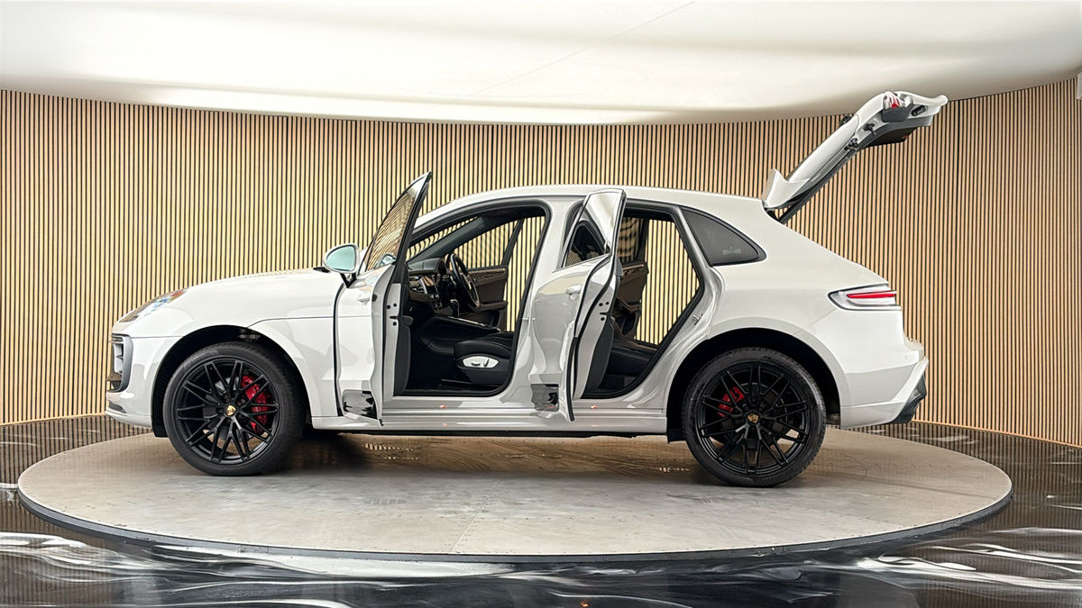 More views of Porsche Macan