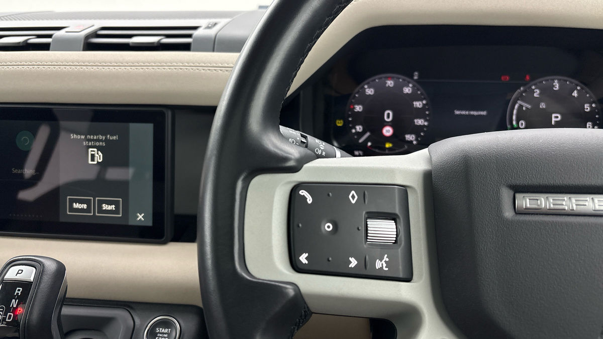 Land Rover Defender 110 Image 13