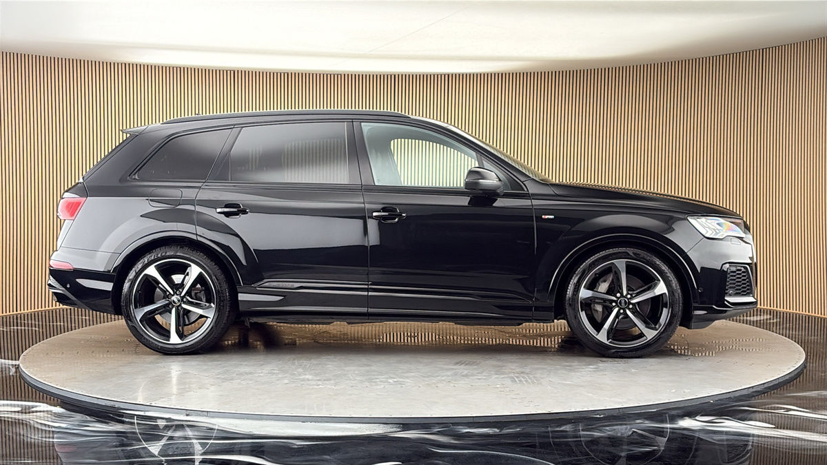 More views of Audi Q7