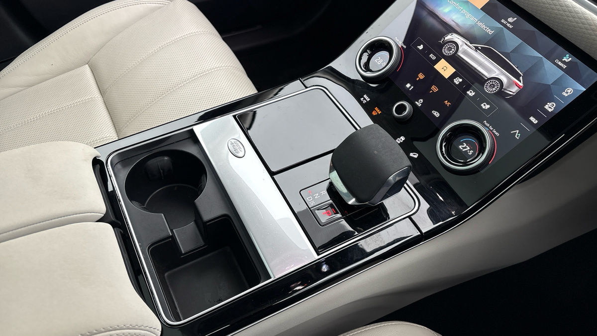 Land Rover Range Rover Velar Image 18