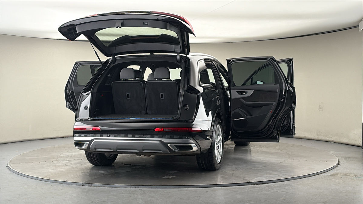 More views of Audi Q7