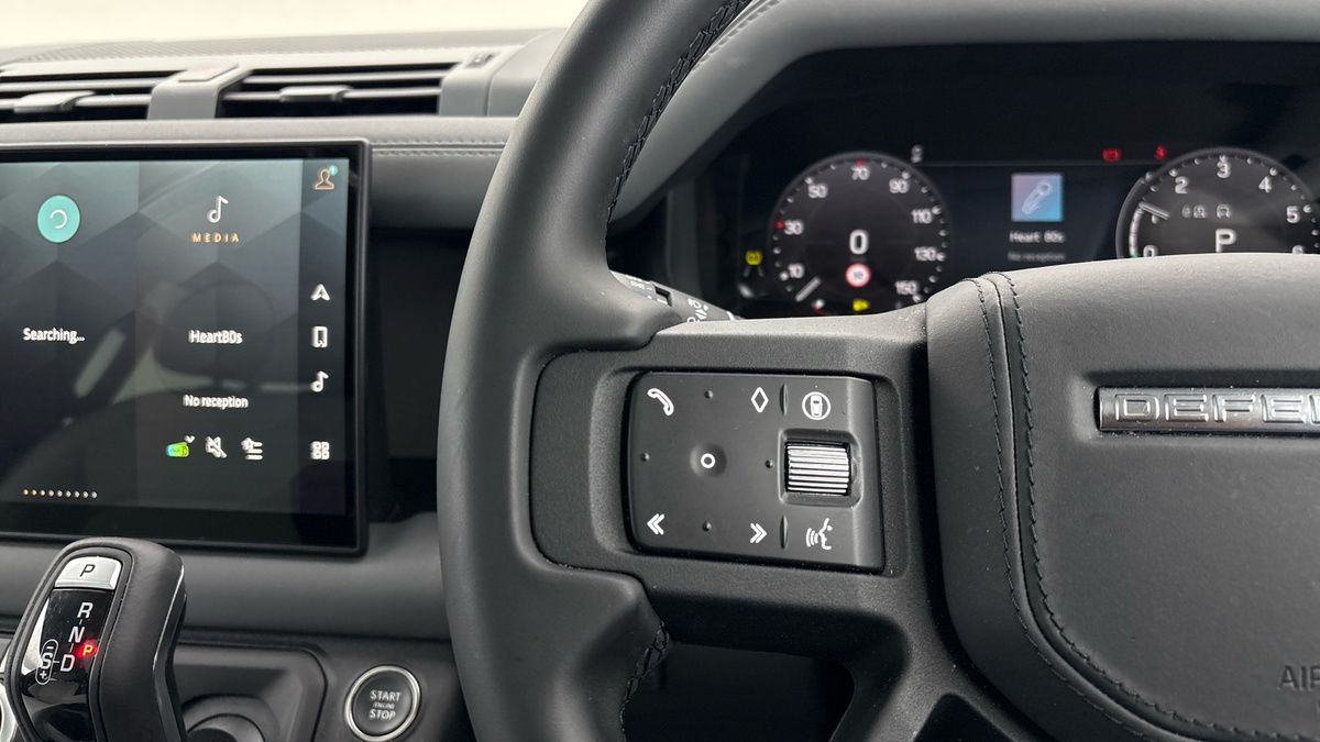 Land Rover Defender 110 Image 13