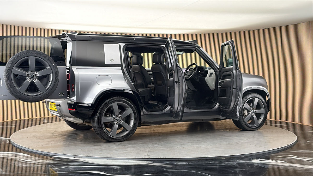 More views of Land Rover Defender 110