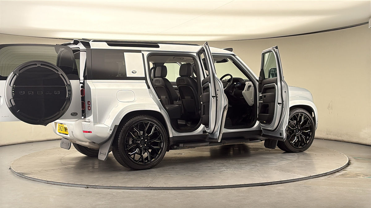 More views of Land Rover Defender 110