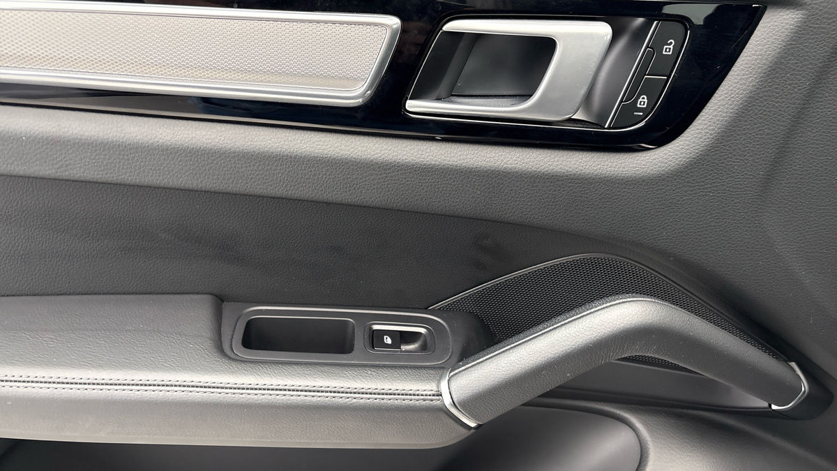 Porsche Cayenne Image 19
