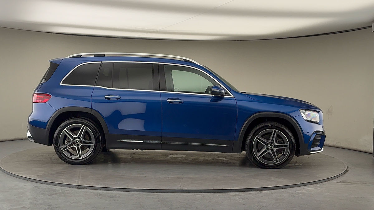 Mercedes-Benz GLB Image 16