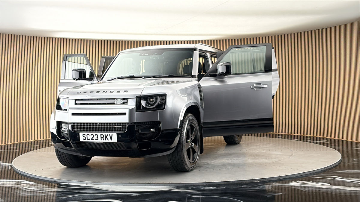 More views of Land Rover Defender 110