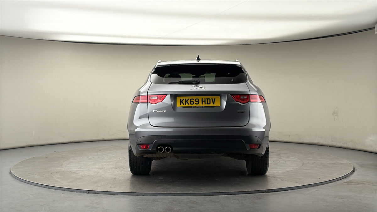 Jaguar F-PACE Image 4