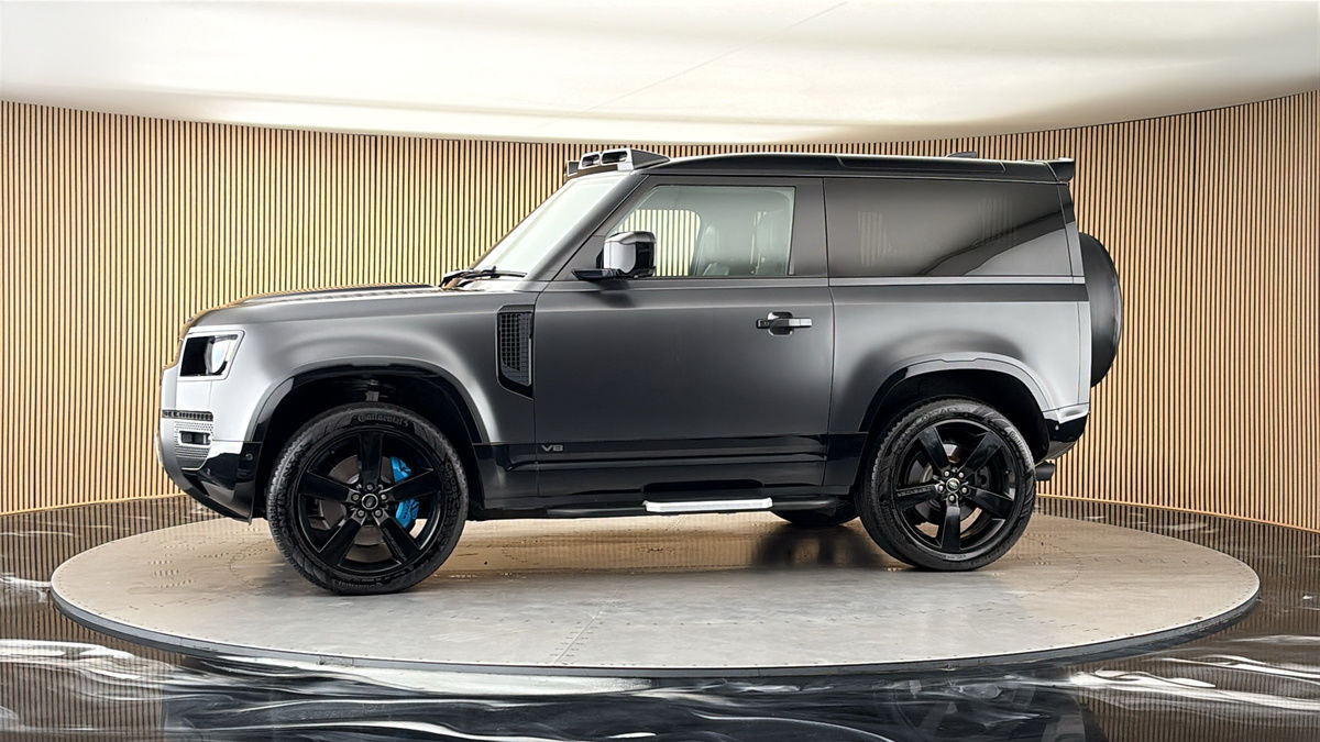 More views of Land Rover Defender 90