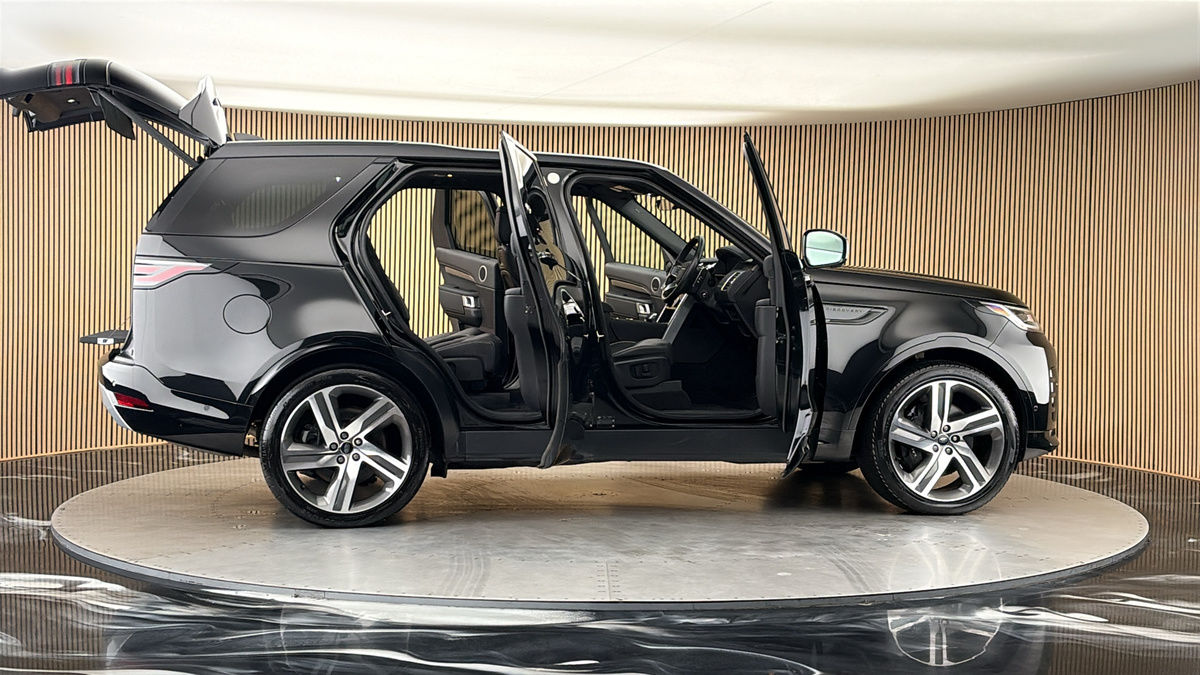 More views of Land Rover Discovery