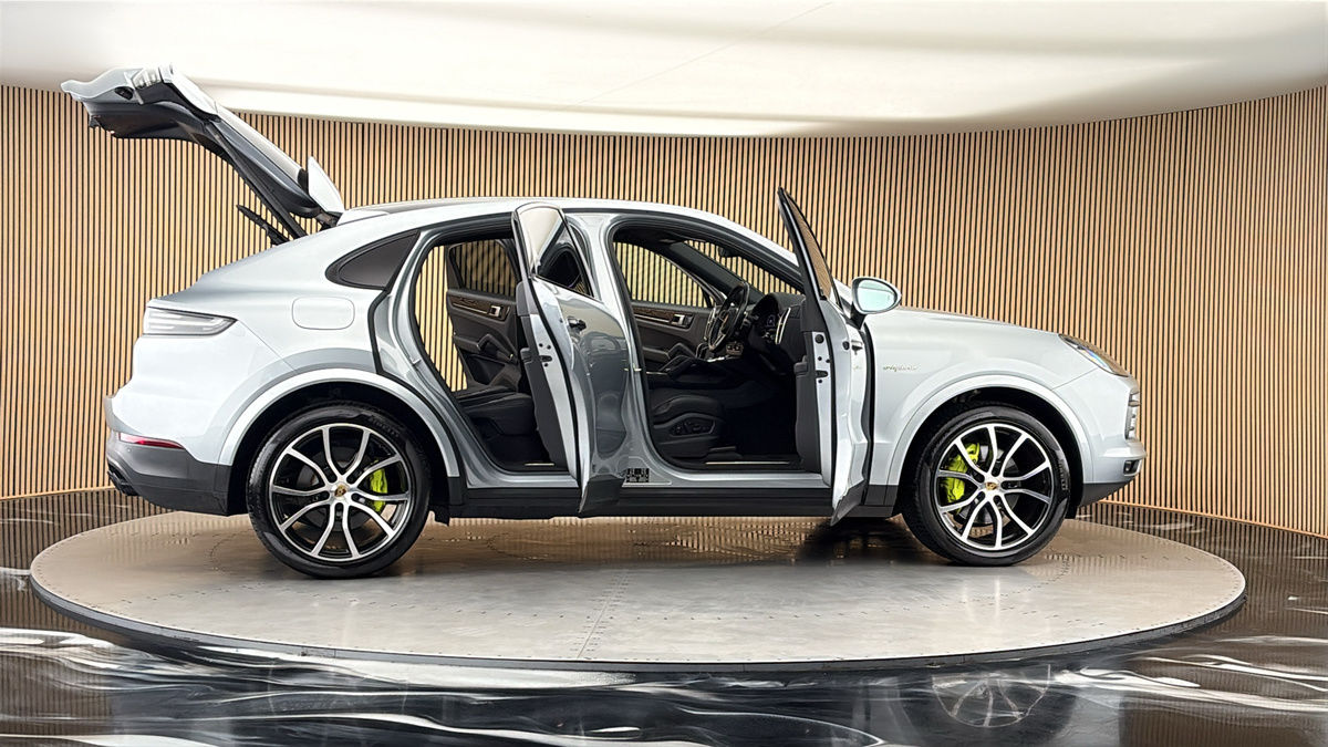 More views of Porsche Cayenne