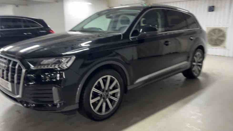 More views of Audi Q7