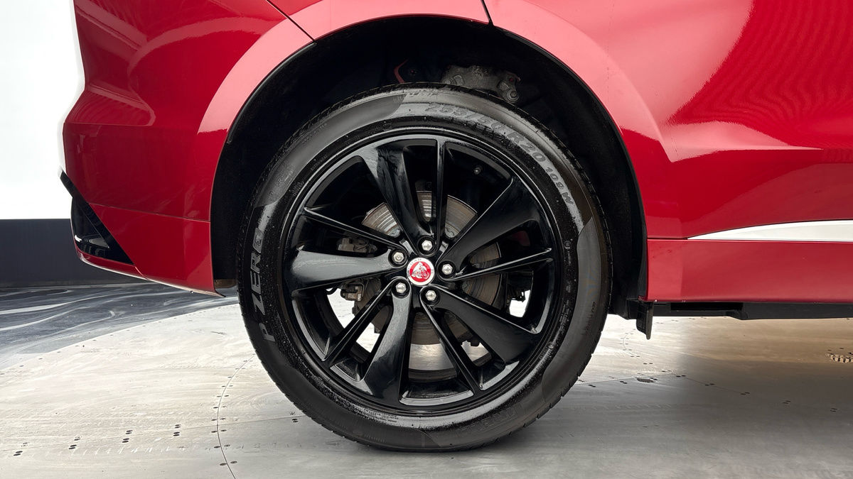 Jaguar F-PACE Image 10
