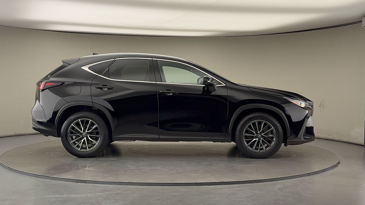 Lexus NX Image 16