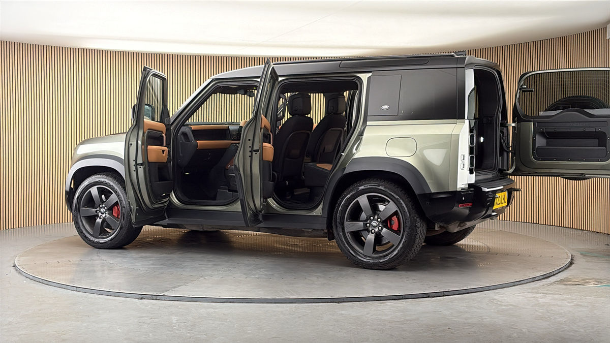 More views of Land Rover Defender 110