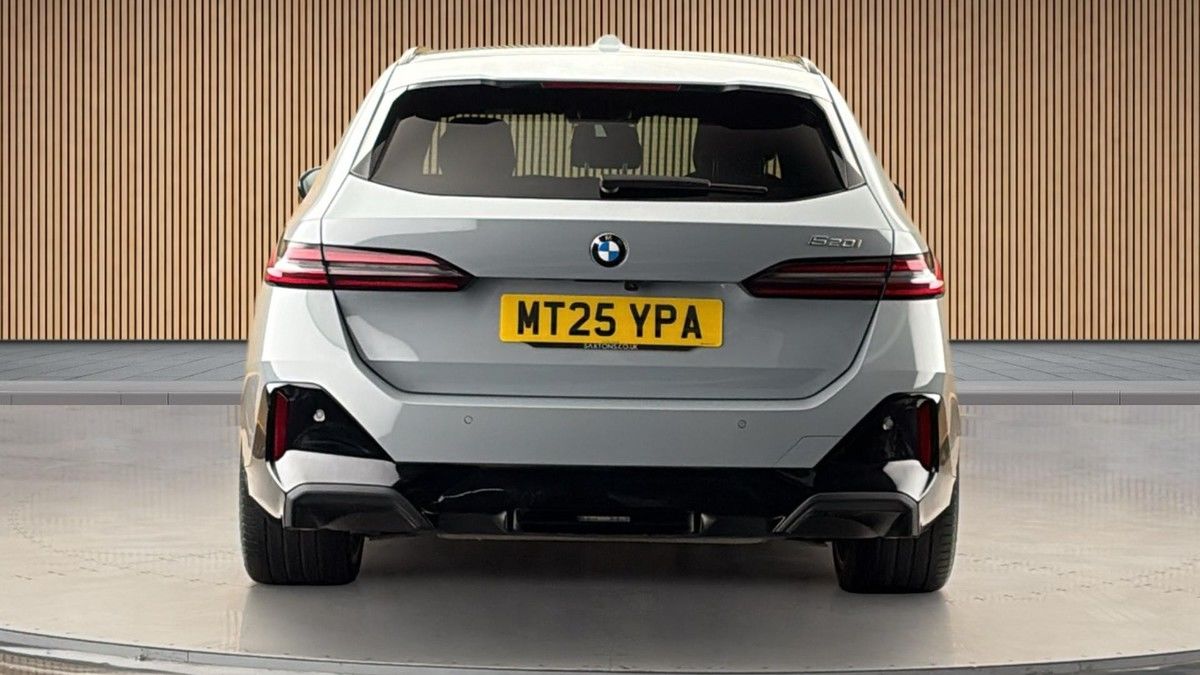 BMW 5 Series Image 4
