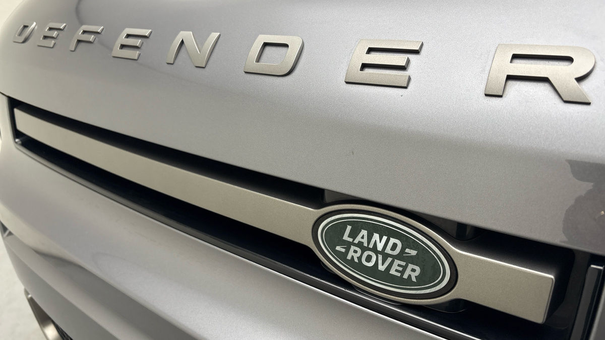 Land Rover Defender 130 Image 24