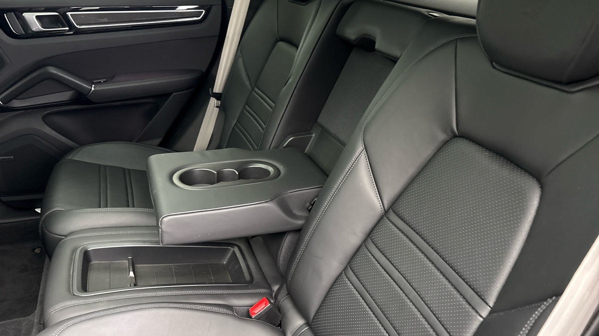 Porsche Cayenne Image 9