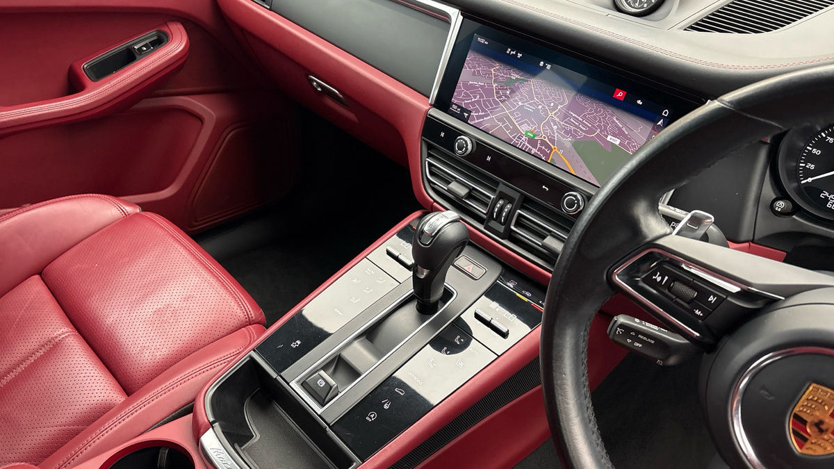 Porsche Macan Image 18