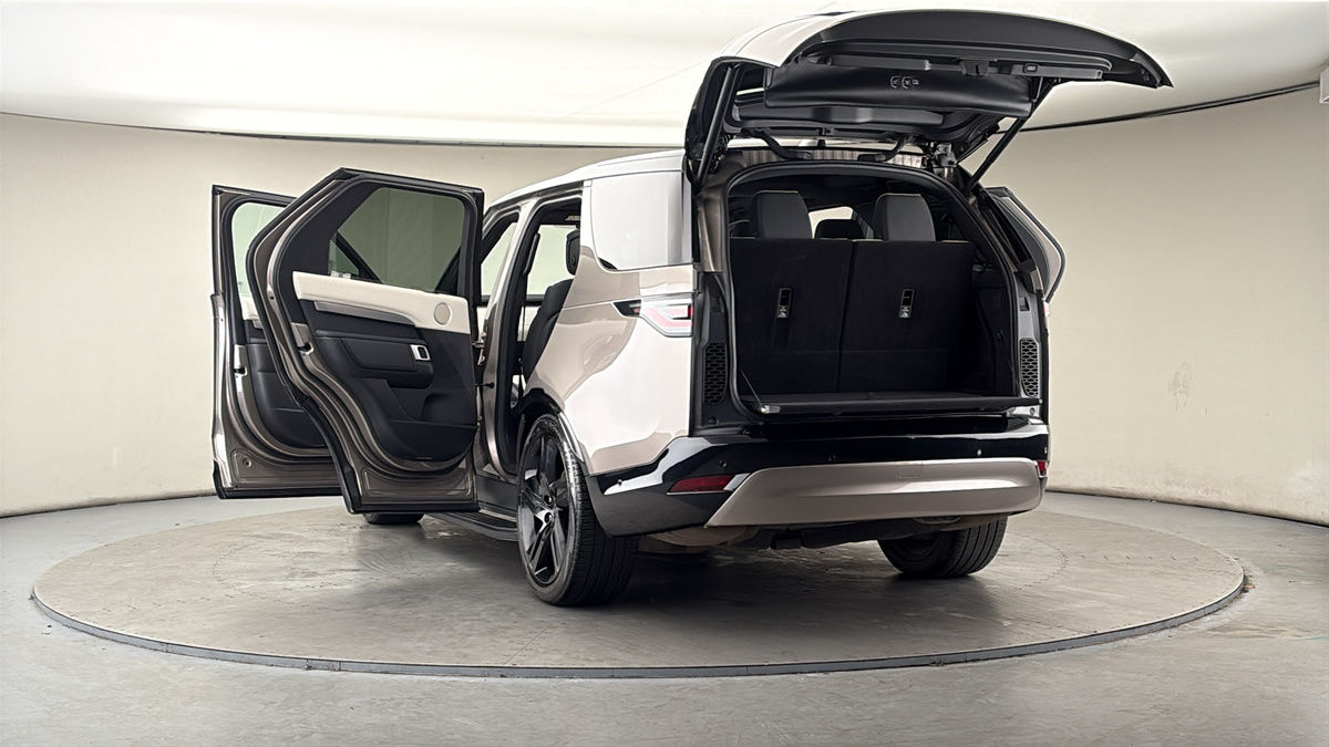 More views of Land Rover Discovery