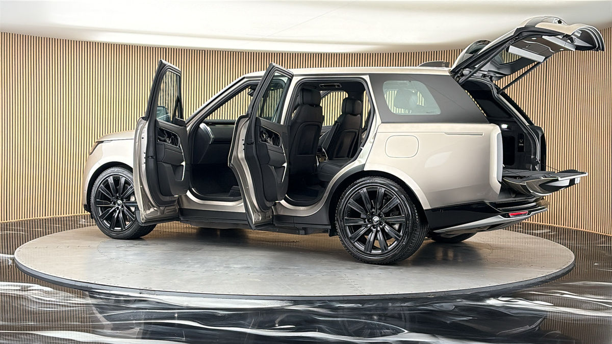 More views of Land Rover Range Rover