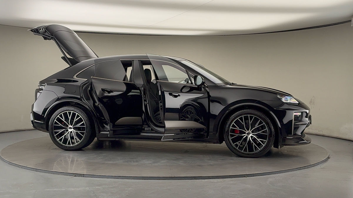 More views of Porsche Macan