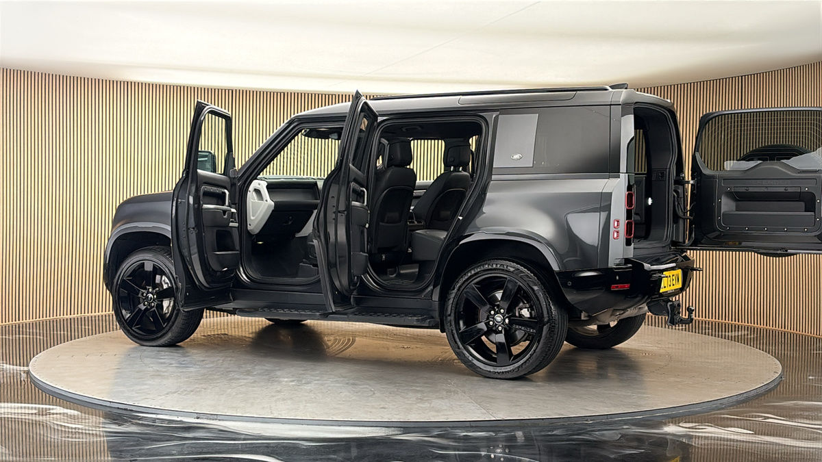 More views of Land Rover Defender 110