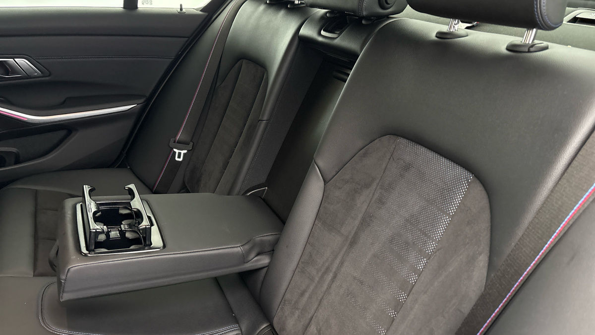 BMW 3 Series Image 9