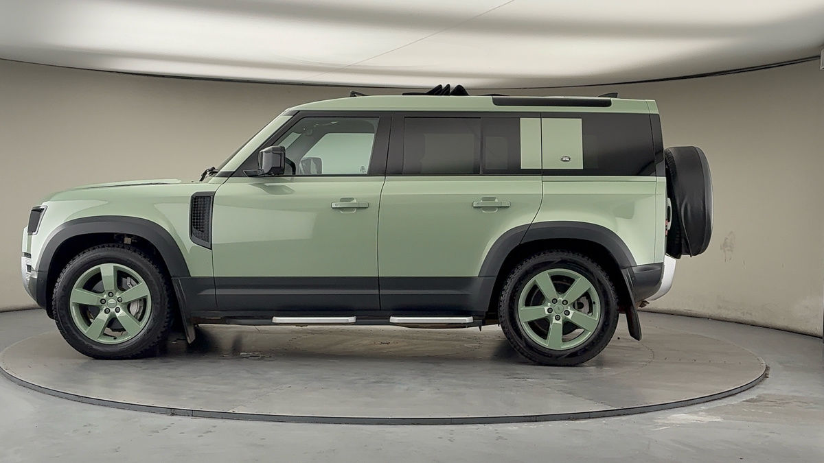 Land Rover Defender 110 Image 15