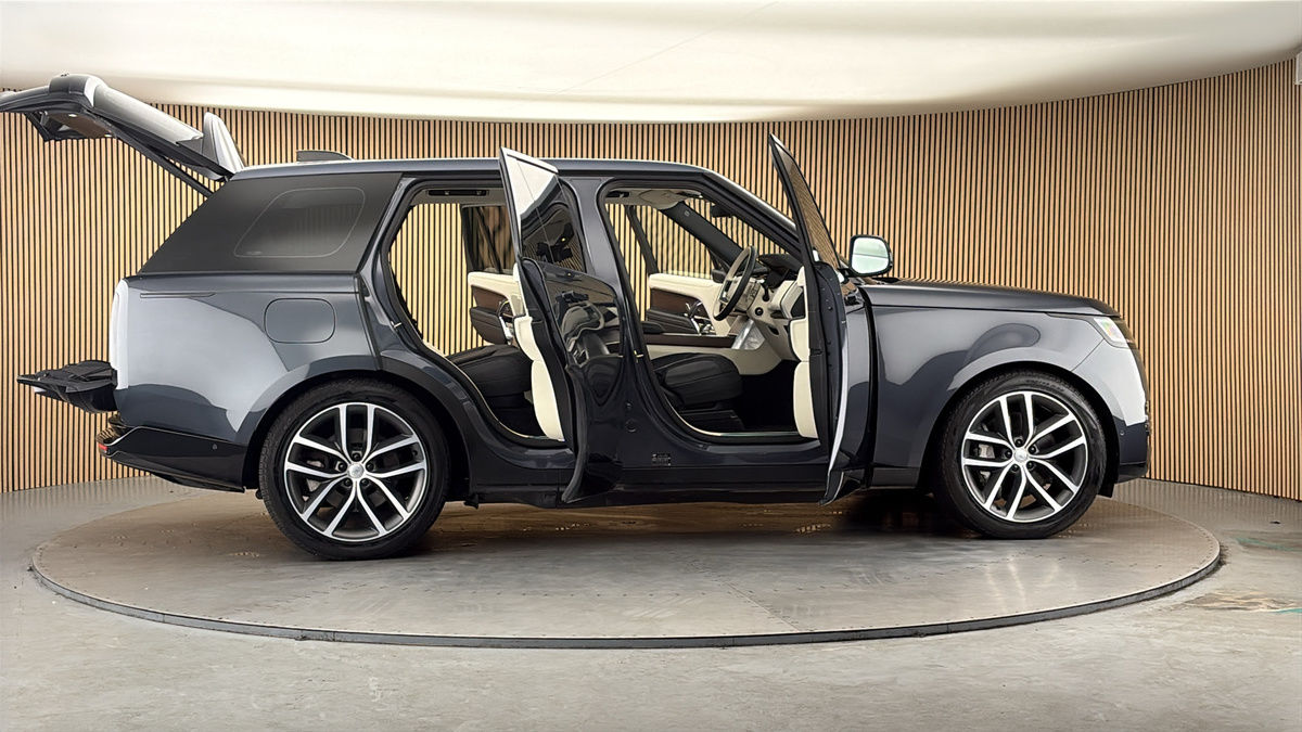 More views of Land Rover Range Rover
