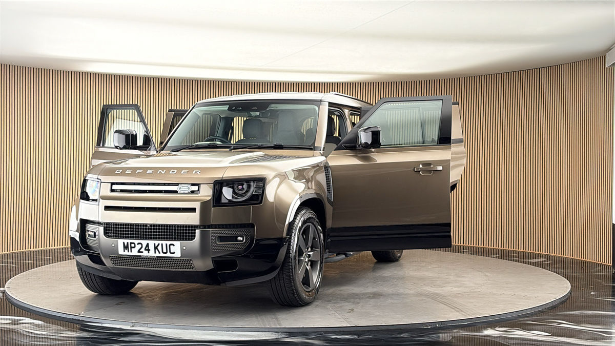 More views of Land Rover Defender 110