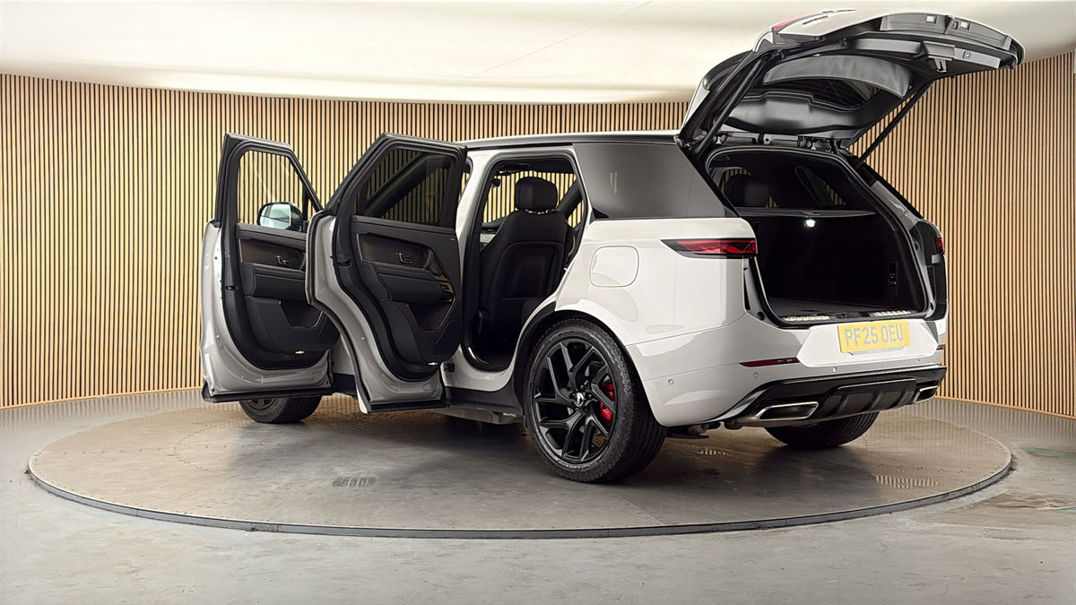 More views of Land Rover Range Rover Sport