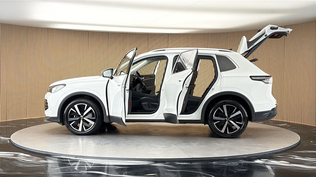 More views of Volkswagen Tiguan
