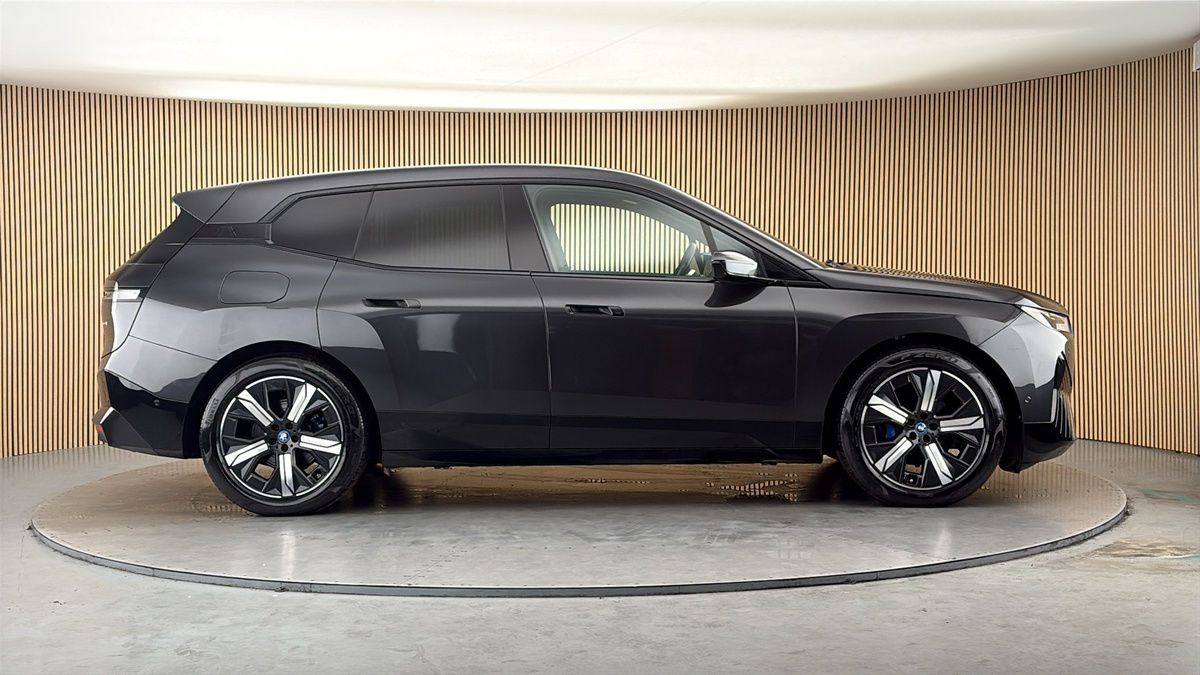 BMW iX Image 16