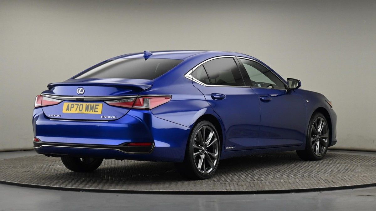 Lexus ES Image 26