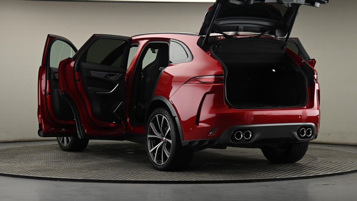 Jaguar F-PACE Image 29
