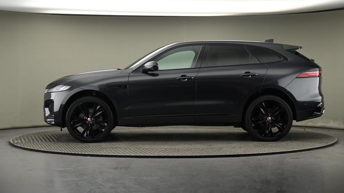 Jaguar F-PACE Image 11
