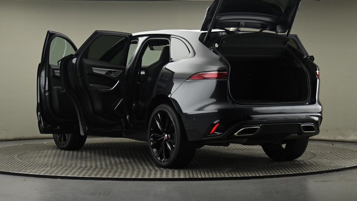 Jaguar F-PACE Image 13
