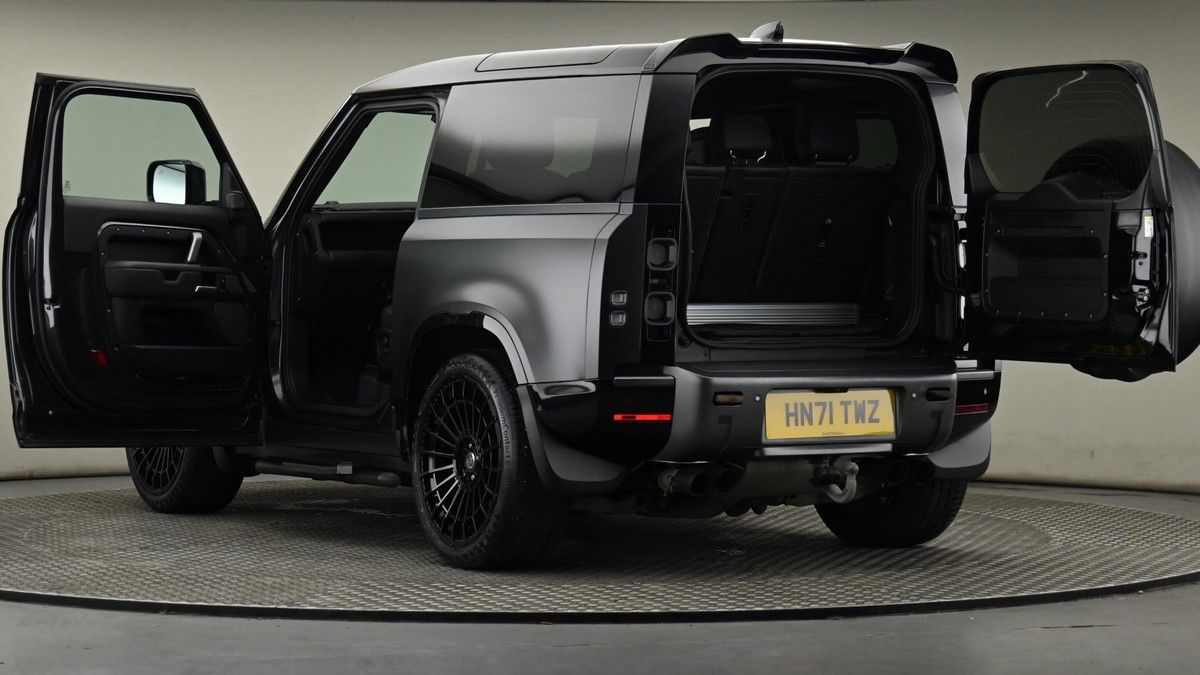 Land Rover Defender 90 Urban Image 29