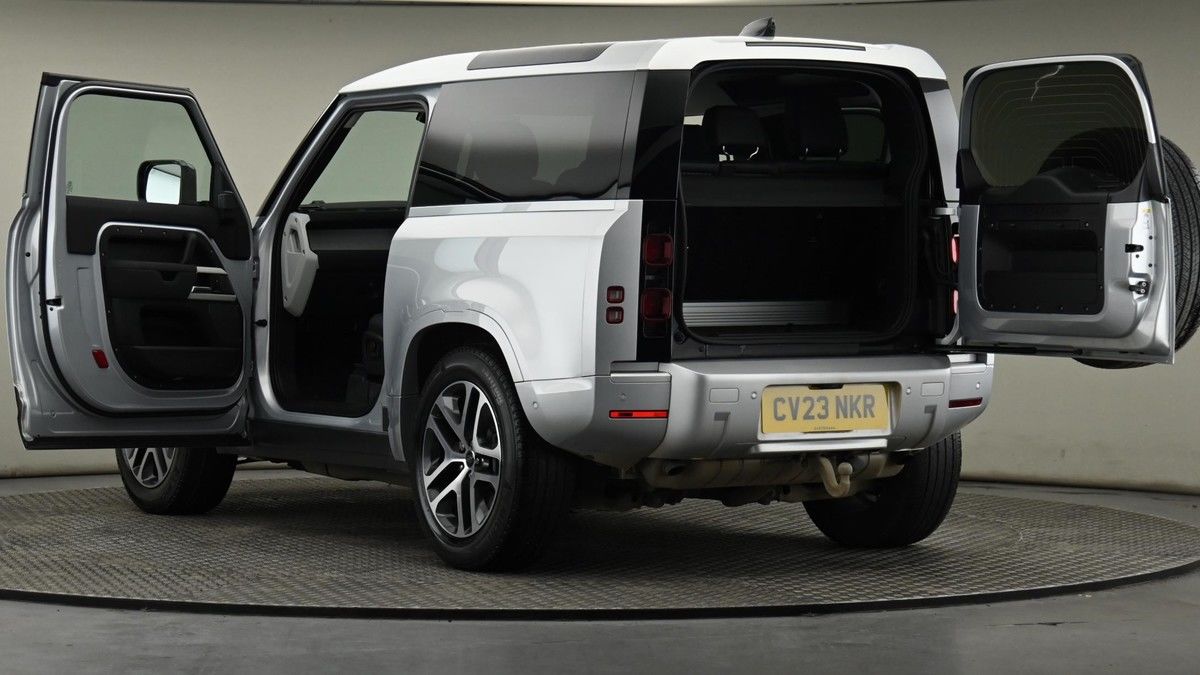 Land Rover Defender 90 Image 29